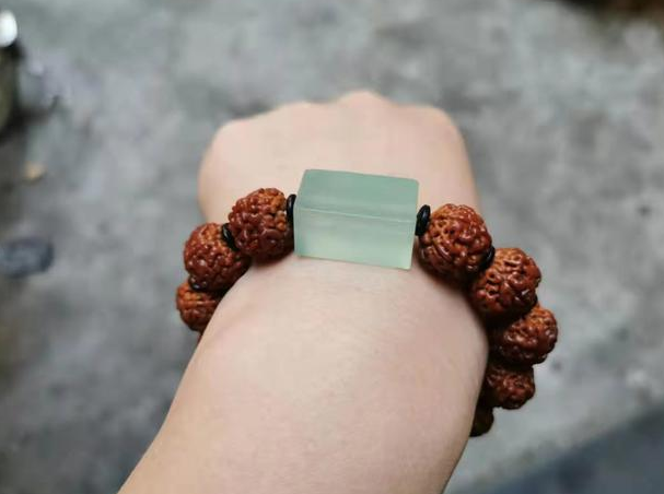 时间赋予的美丽矿藏——翡翠，有着怎样的档次级别，怎么去识别？   第11张