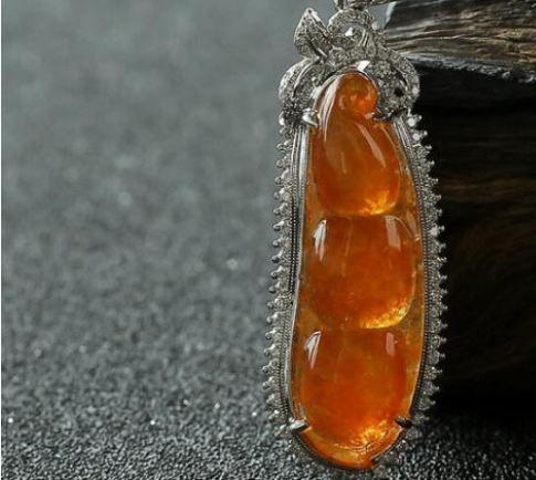 翡翠四季豆吊坠图片 翡翠四季豆镶嵌款式图片   第5张