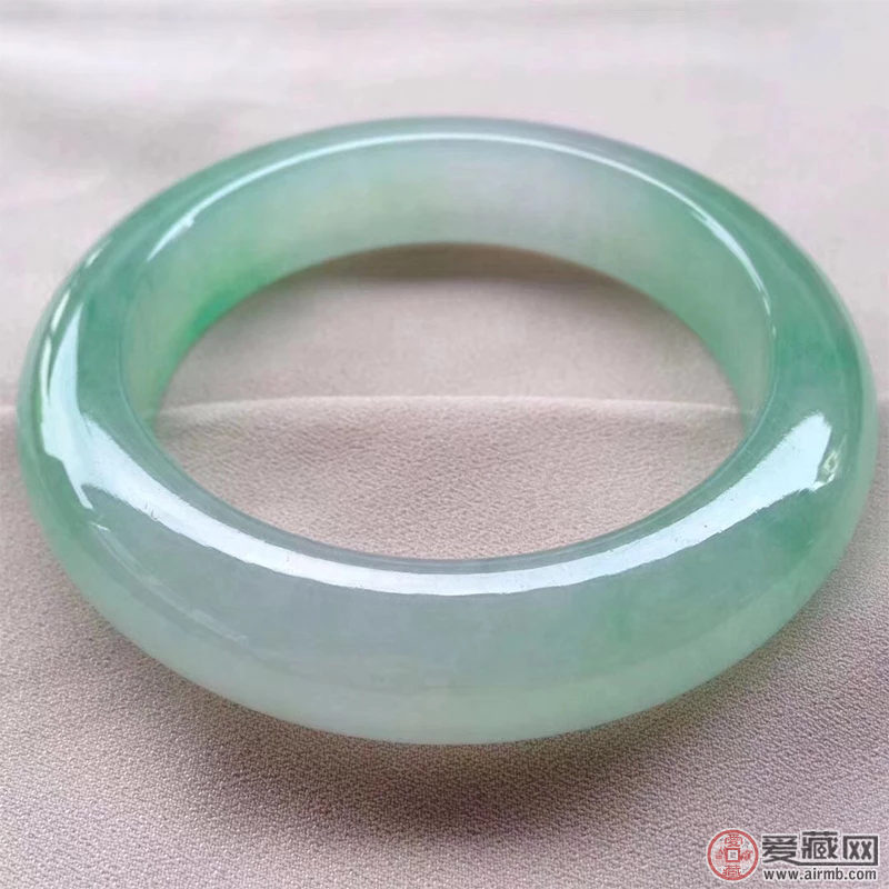 旅游景点卖的玻璃种翡翠价格贵吗?如何辨别 