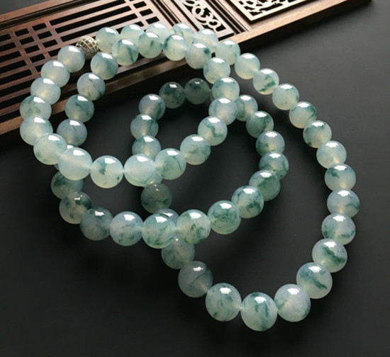 戴翡翠手串有什么好处 翡翠手串图片介绍 第2张