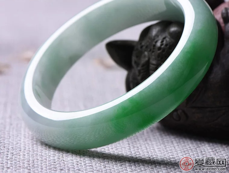 冰糯种翡翠的价格受哪些因素影响 