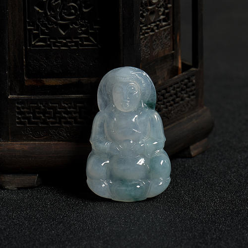 男人戴什么翡翠挂件好 戴这两款翡翠挂件最好   第2张