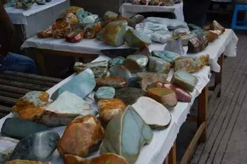 云南瑞丽翡翠批发市场 云南瑞丽翡翠批发市场有哪些 第2张