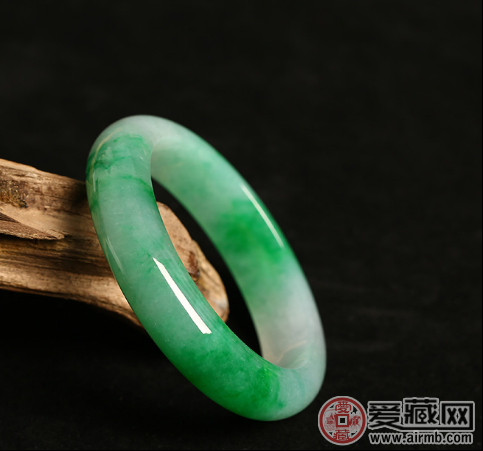 神奇的糯种翡翠多少钱呢? 