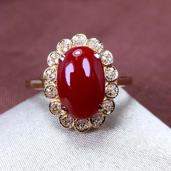 红珊瑚戒指图片介绍 红珊瑚戒指选购技巧   第1张