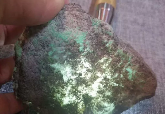 翡翠原石批发报价 翡翠原石价格多少   第2张