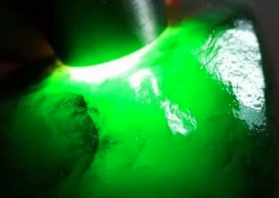 翡翠原石打灯各类表现 翡翠原石打灯能看到什么   第5张