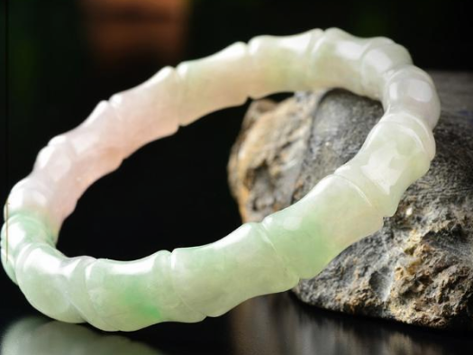 翡翠手镯的款式 翡翠手镯款式怎么选才好 第2张