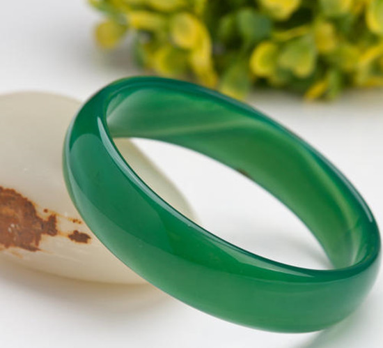 绿色玛瑙手镯怎么鉴别真假 绿色玛瑙手镯价格 