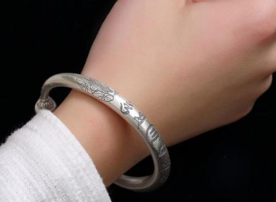 银手镯为什么会变色 如何防止变色   第1张