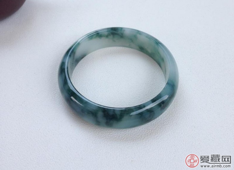 怎样鉴定糯种翡翠手镯 