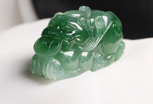 翡翠貔貅怎么分辨雌雄？佩戴有什么含义？ 
