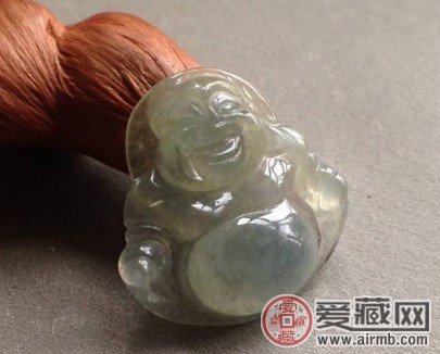 精美绝伦冰种翡翠雕件，天然与艺术的完美结合 