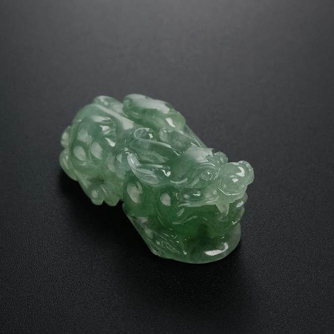 哪些人适合佩戴翡翠貔貅吊坠 佩戴翡翠貔貅吊坠的寓意