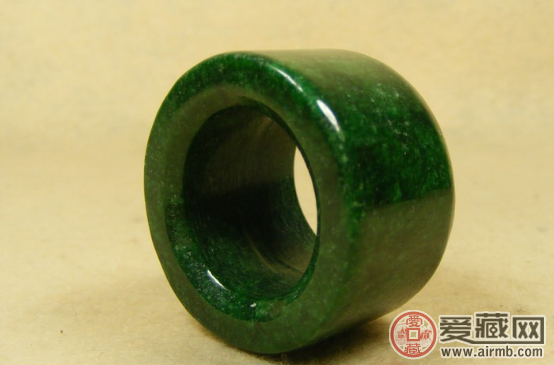 简单介绍铁龙生翡翠功效，以及与干青种翡翠的区别 