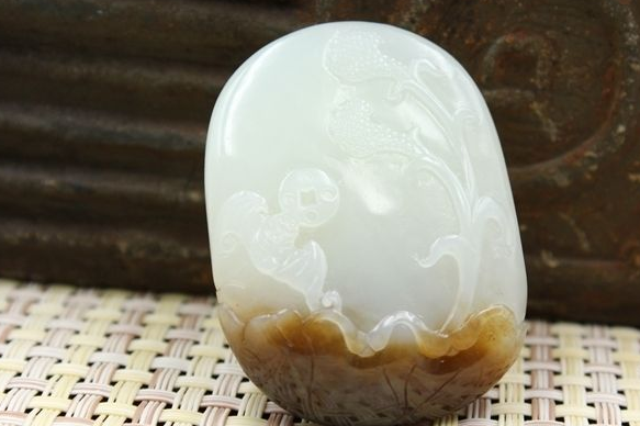 糖白玉是和田玉吗 糖白玉值钱吗   第2张