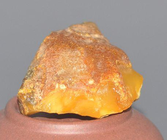 天然琥珀原石图片介绍 天然琥珀原石选购技巧   第1张