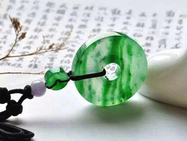 什么是翠丝种翡翠 翠丝种翡翠的辨别方法 