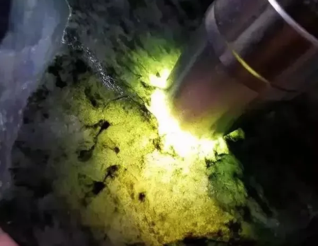 怎么看翡翠原石的种 看翡翠原石的种的三大方法 第2张