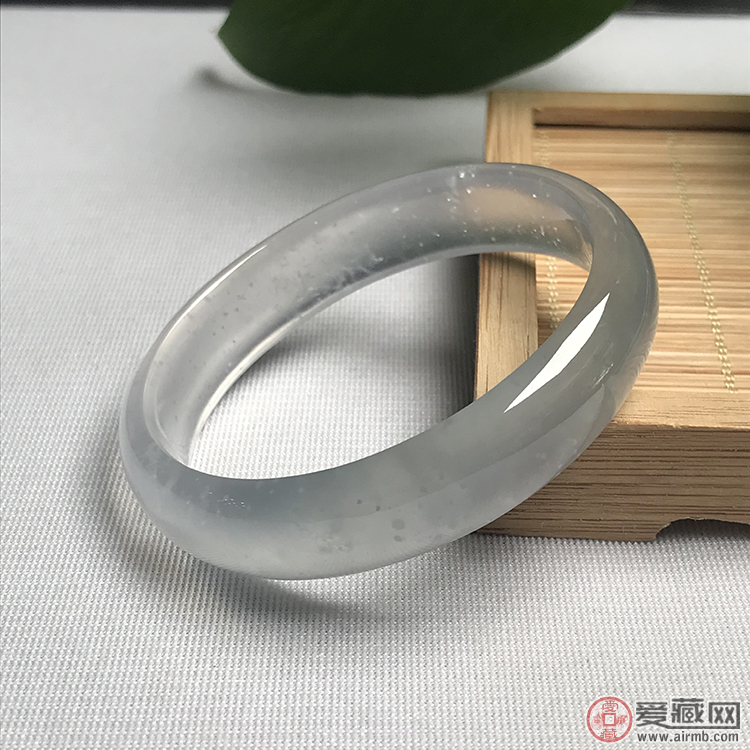 缅甸玻璃种翡翠价值高吗，值不值得收藏? 