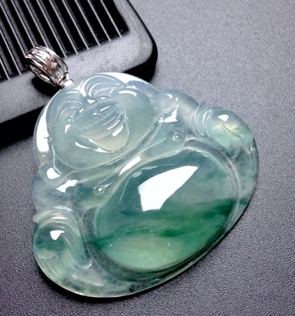 翡翠佛吊坠受欢迎的原因 佩戴翡翠佛的好处 