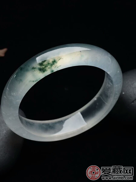 玉镯有黑点的能养好吗? 