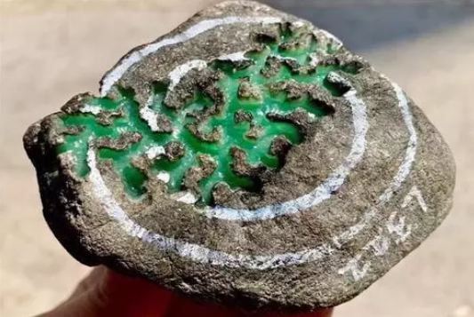 原石翡翠鉴定 翡翠原石鉴定三大技巧   第1张