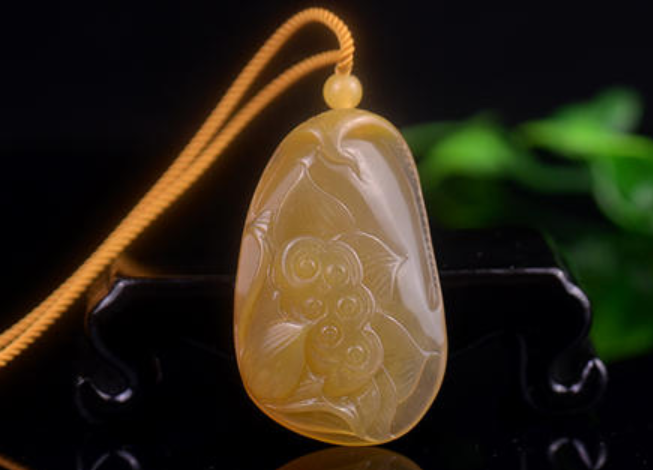 金丝玉吊坠价格 金丝玉吊坠值多少钱   第1张
