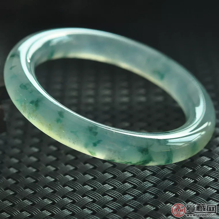 冰种翡翠的功效包括哪些方面 