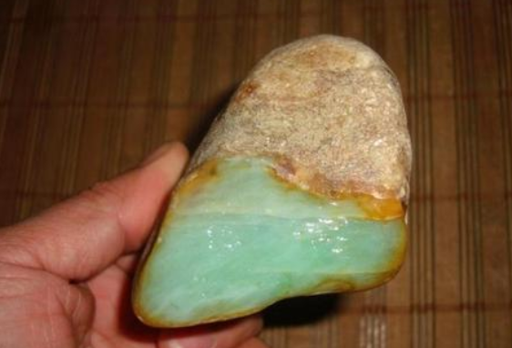 大马坎翡翠原石翡翠毛料批发 大马坎翡翠原石批发价格多少   第3张