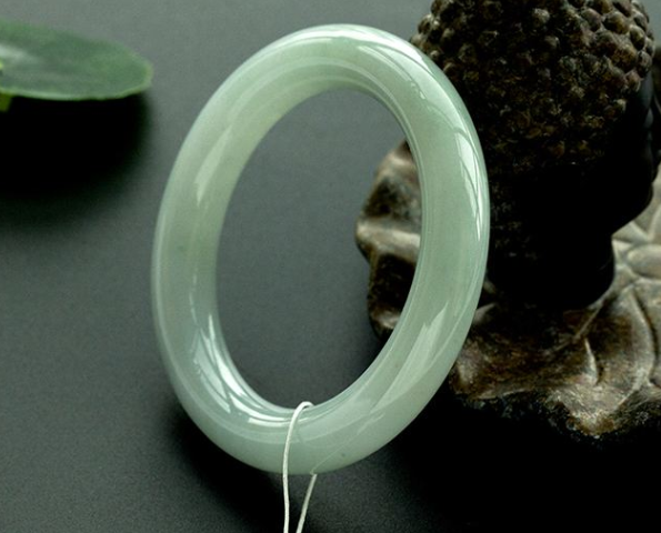 糯种翡翠手镯多少钱 糯种翡翠手镯一万多贵吗   第2张