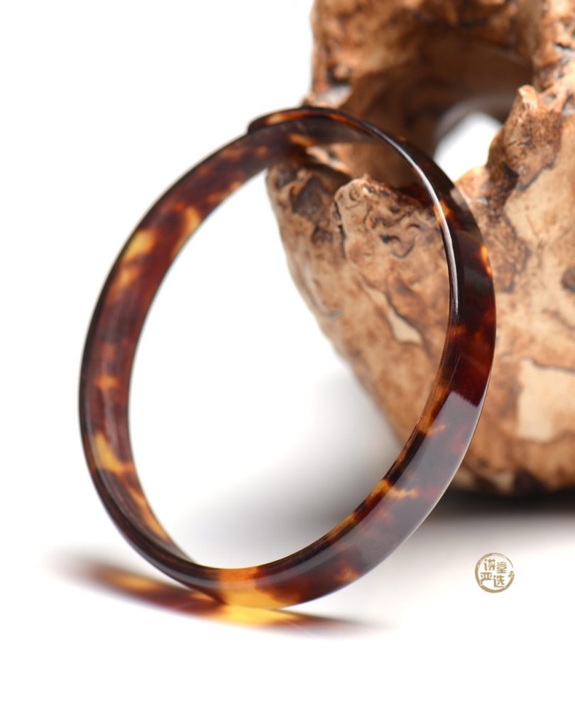 玳瑁什么颜色好 玳瑁怎么挑   第3张