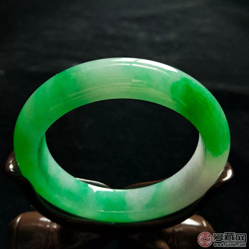 关于冰糯种翡翠手镯，你都知道什么？ 