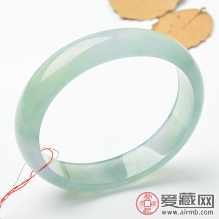 喜爱蓝水翡翠的朋友看过来，影响蓝水翡翠价格的因素你都了解吗? 