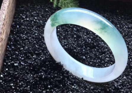 怎样保养翡翠手镯 怎样保养翡翠手镯才能更通透   第2张