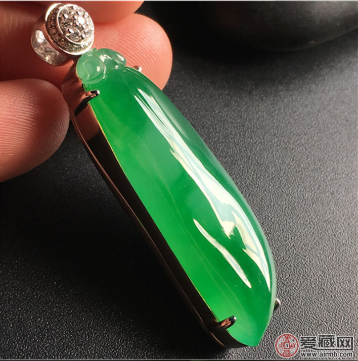 如何选择适合赠送亲友的翡翠挂件？ 