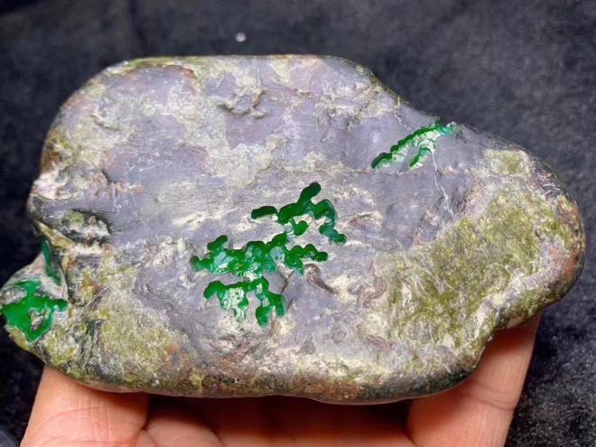 什么是翡翠的皮 翡翠皮对翡翠鉴定的作用 