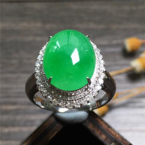 佩戴翡翠戒指的寓意 不同手指佩戴意义不同 