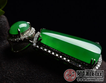 如何挑选翡翠挂件？挑选翡翠挂件四大技巧   第2张