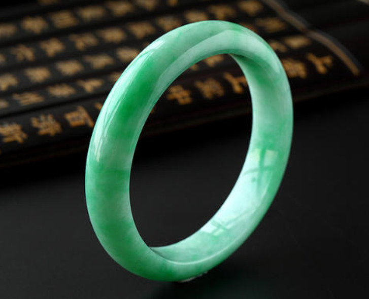 糯种翡翠手镯多少钱 糯种翡翠手镯一万多贵吗   第1张