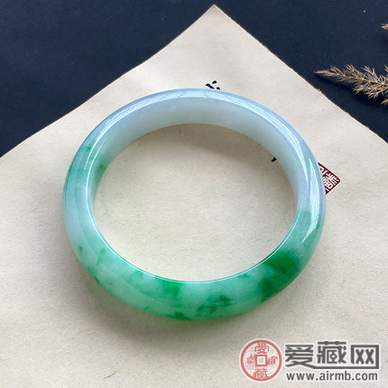 白底青翡翠真假怎么看 