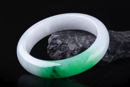 翡翠镯子报价 翡翠镯子一般多少钱   第2张