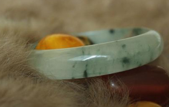 飘花手镯价格 飘花翡翠手镯价格及图片   第1张