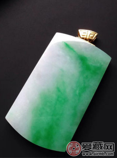 冰糯种翡翠市场价受到哪些因素的影响？ 