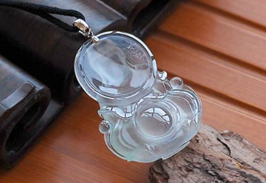 镶嵌翡翠吊坠多厚为好 如何挑选镶嵌翡翠吊坠   第2张