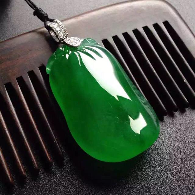 翡翠玻璃种帝王绿收藏与鉴赏！   第2张