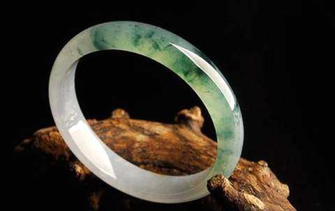 怎么保养翡翠镯 第2张