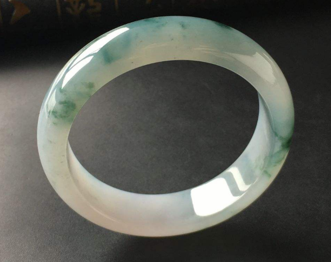 玻璃种翡翠手镯市场价大概是多少钱一个   第2张