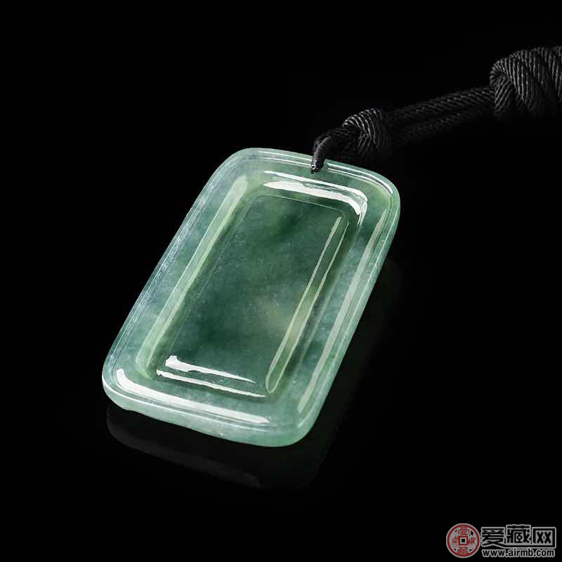 云南旅游花几万块赌的翡翠，怎么看是否值得? 