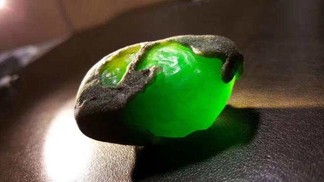 决定翡翠价格的因素有哪些 翡翠的种对价格的影响 